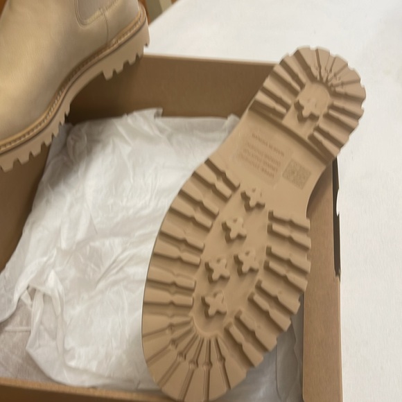 J Crew Chelsea Boots. Sherpa lined. New - Picture 3 of 4